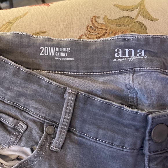 2 pairs of plus size ana jeans 20W - Picture 5 of 6